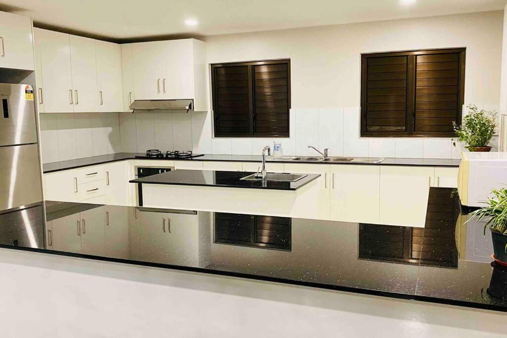 Lovely 4-Bedroom Holiday Home With Free Parking. Lautoka Exterior photo